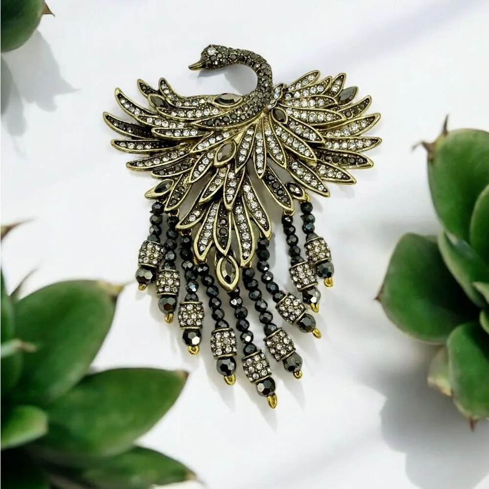 Heidi Daus “Graceful Beauty” Swan Brooch – Crystal Pave Statement Pin – Dangle - Picture 4 of 16